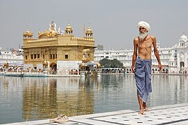 Sikh pilgrim at the Golden Temple (Harmandir Sahib) in Amritsar, India